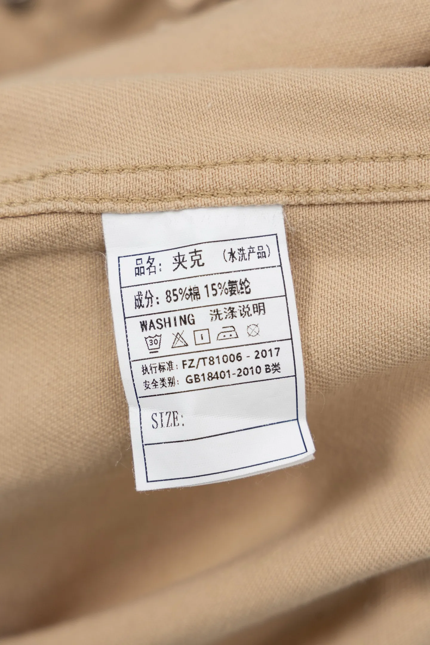 P260 model number/F110 chrome hearts 2025 new limited edition cherry blossom pink checkerboard leather Work Dog Jacket khaki denim jacket denim jacket vi Top heavy industry fashionable design] Consistent high street luxury style creation. Speaking of this style, the Zangyin family and GU family are definitely the leading representative brands. Especially the Zangyin family has really achieved a state-of-the-art effect in creating high street style. The unique washed material is used to create this style. The color system is quite eye-catching. After it is decorated with patchwork cross flowers, it cleverly highlights the charm of the brand. Secondly, this style uses classic The classic high-waist cutting design highlights the long legs and fashionable temperament of the upper body. The brand is highly recognizable and the slim fit configuration is more suitable for daily wear. It is a product that interprets personality, fashion, and specifications at a glance. This single product is enough to make any fan excited. It can be a white T-shirt for youthful preppy style, or a tight suspender for lady style. It has strong matching ability and can be easily controlled by men.  [Materials and craftsmanship] Needless to say, this point goes without saying. As an excellent craftsman brand, Zangyin’s requirements for details and craftsmanship are really perfect. The washed color of this model has gone through so many processes, not to mention the embellishment of denim appliques. It is also purely hand-made and sewn. Just like what they believe in, only hand-made things have soul and have the meaning of wear. A top-notch heavy-duty fashionable denim item, I look forward to your perfect interpretation! !  Color: Picture color Version: Loose